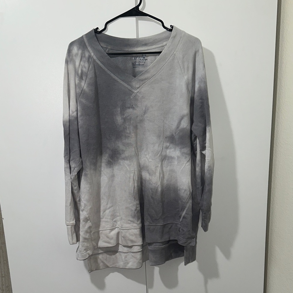 Terra & Sky Light Gray V-Neck Shirt